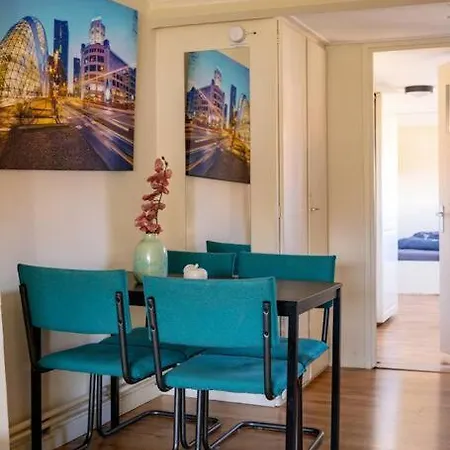 3 In Apartment